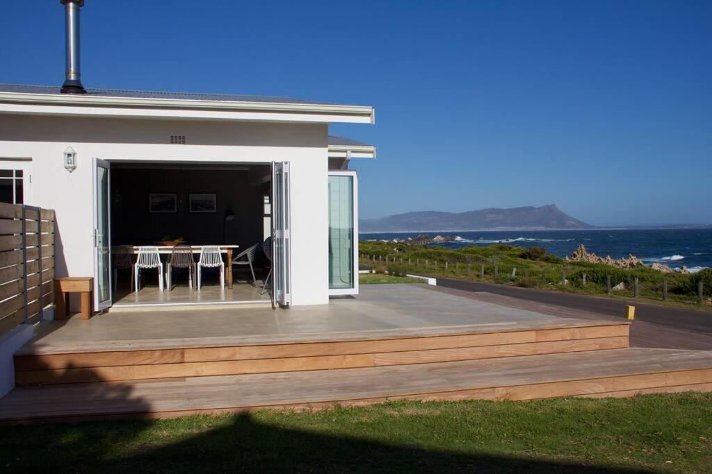 Seafront House With A View * Kleinmond